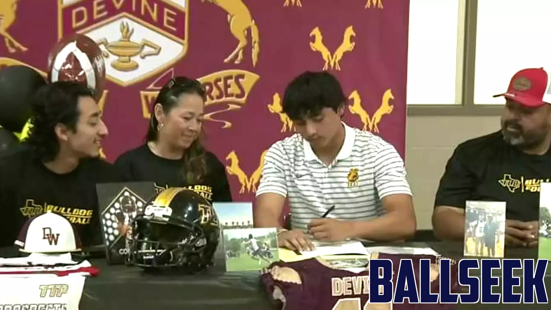 Devine High School Celebrates Student-Athletes Signing Day